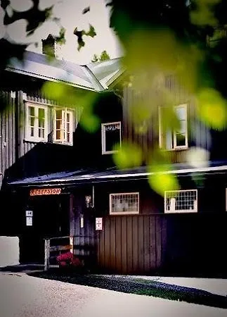 Glomstad Tretten